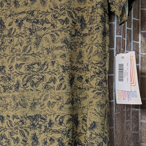 LuLaRoe Classic Tee - Picture 2 of 2